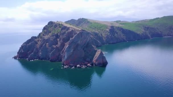 贝加尔湖湖岸和岩石从鸟瞰图 — 图库视频影像