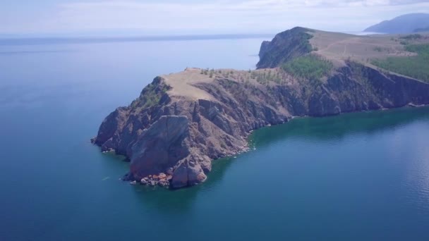 Rives du lac Baïkal et roches de vue aérienne