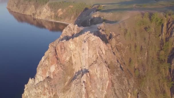Rives du lac Baïkal et roches de vue aérienne