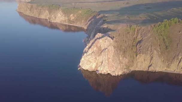 Rives du lac Baïkal et roches de vue aérienne — Video