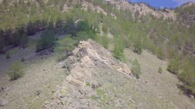 Baykal göl kıyısı ve kayalardan havadan görünümü