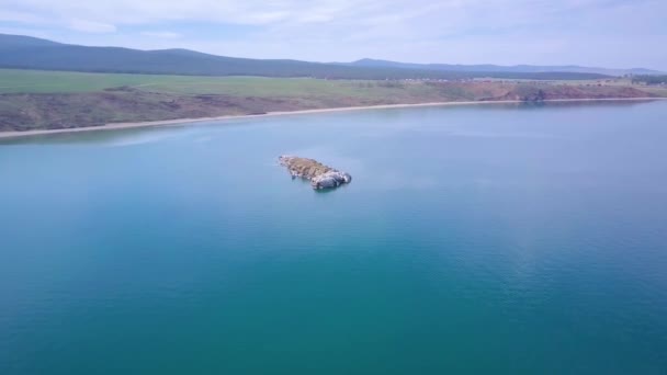 Isla en el lago Baikal — Vídeos de Stock