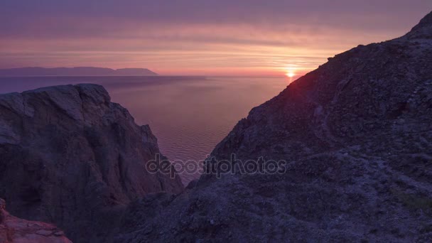 Lasso di tempo sole raggi nuvole vista alba. Paesaggio. Siberia. — Video Stock