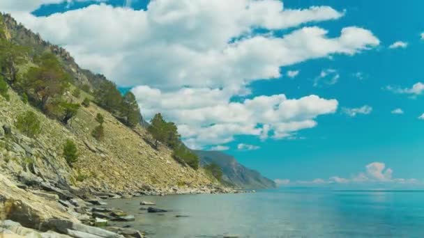 ProRes. Tidsinställd moln Visa landskap. Sibirien. Baikal sjöstranden. — Stockvideo