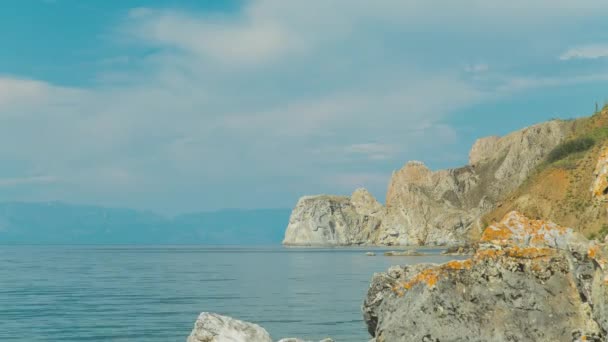 ProRes. Time lapse Nubes Ver Paisaje. Siberia. orilla del lago Baikal . — Vídeo de stock