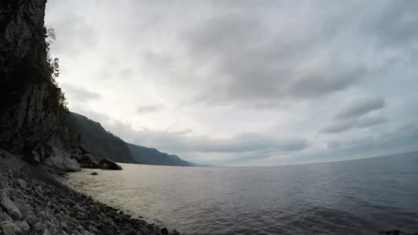 ProRes. Tidsinställd moln Visa landskap. Sibirien. Baikal sjöstranden. — Stockvideo