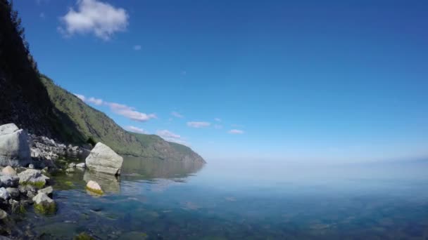 Prove. Time lapse Nuvole Vista Paesaggio. Siberia. Baikal riva del lago . — Video Stock