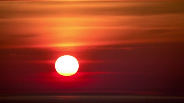 ProRes. Časová prodleva sluneční paprsky mraky pohledu Sunrise. Přepínač na šířku. Sibiř. — Stock video