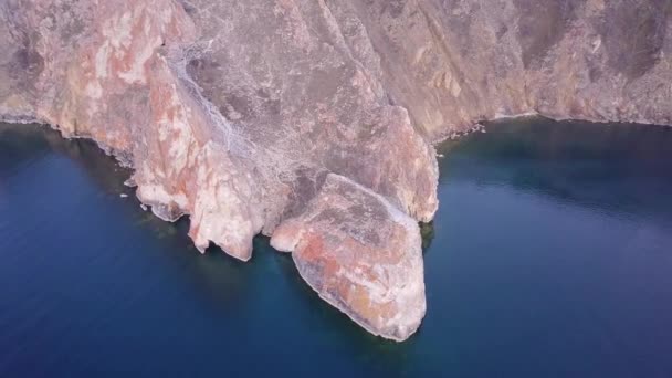 Prores Baikal Orilla Del Lago Rocas Desde Vista Aérea Paisaje — Vídeo de stock