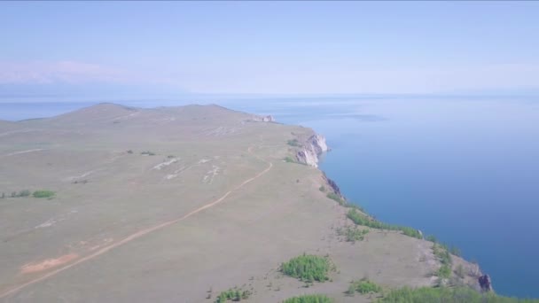 ProRes. Baïkal rive du lac et rochers de vue aérienne. Paysage .