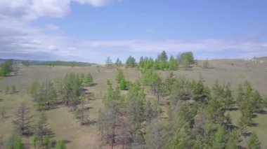 ProRes. Baykal göl kıyısı ve havadan görünümü kayalardan. Manzara.