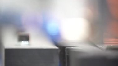 Şişe fabrikası. Endüstriyel makine-aracı. Üretim.