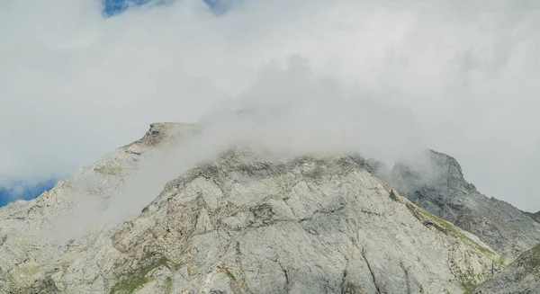 Dağ manzarası, doğa. Sibirya.