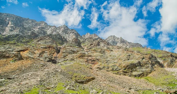 Dağ manzarası, doğa. Sibirya.