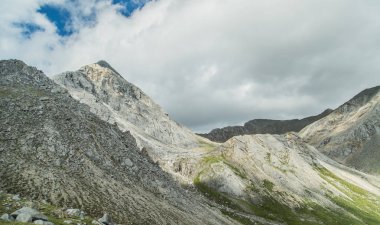 Dağ manzarası, doğa. Sibirya.