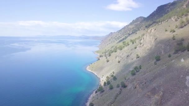 ProRes. Baïkal rive du lac et rochers de vue aérienne. Paysage .