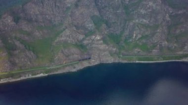 ProRes. Vintage, dağlar ve kıyı tarihi buharlı tren geçer.