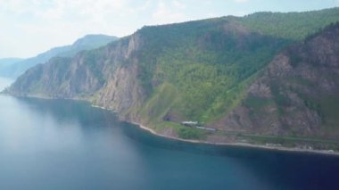 ProRes. Vintage, dağlar ve kıyı tarihi buharlı tren geçer.