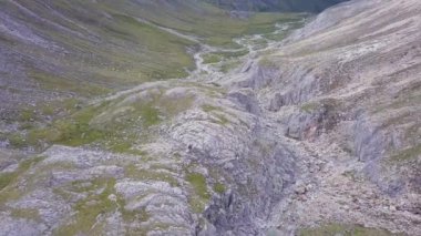 Havadan görünümü dağlardan. Manzara. Doğa. Seyahat.