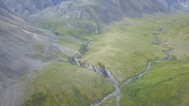 Havadan görünümü dağlardan. Manzara. Doğa. Seyahat.