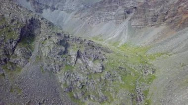 Havadan görünümü dağlardan. Manzara. Doğa. Seyahat.