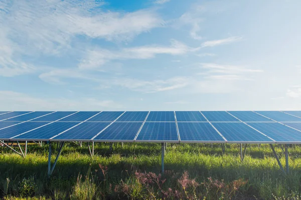 Зелена Енергія Сонячними Панелями Відновлюваній Електростанції — стокове фото