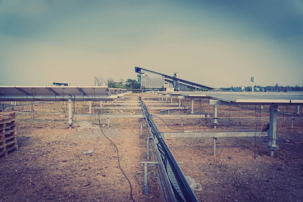 Installation Eines Solaren Nachführkraftwerks Umfang Der Arbeiten Solarkraftwerk Nachführung Zur — Stockfoto