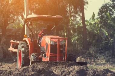 Sınıf öğrencisi depolama vuruş pr kapalı inşaat alanı üzerinde tesviye