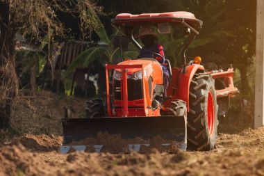 Sınıf öğrencisi depolama vuruş pr kapalı inşaat alanı üzerinde tesviye