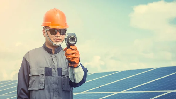 Engineer or electrician working on  maintenance equipment at ind — Stock Photo, Image