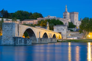Avignon Cityscape geceleri