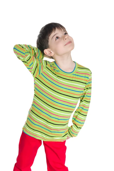 Lindo niño con una camisa a rayas mira hacia arriba — Foto de Stock