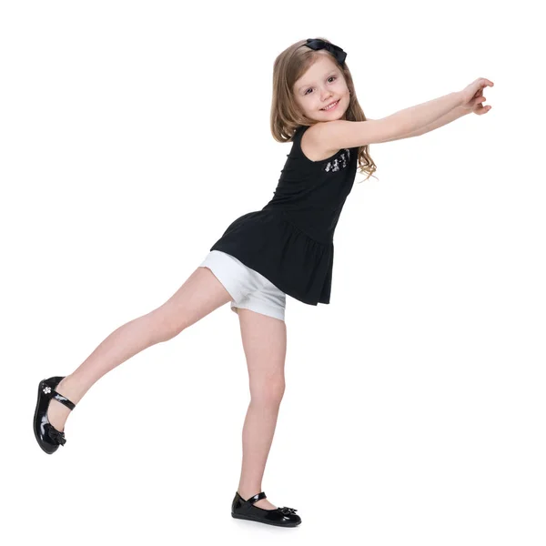 Маленькая девочка танцует на белом фоне — стоковое фото