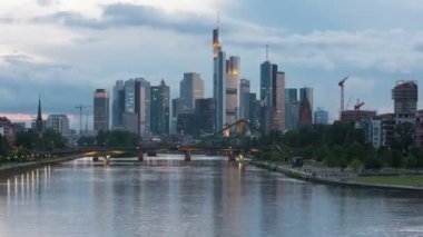 Günbatımı timelapse Frankfurt Yakınlaştır