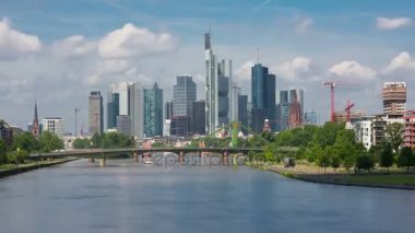 Frankfurt gökdelenler timelapse Yakınlaştır
