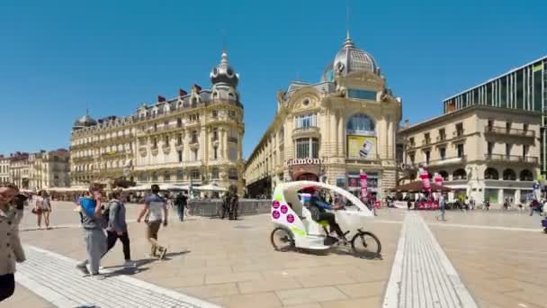 Människor går på torget Place de la Comédie, timelapse — Stockvideo