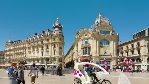 Pessoas na Praça Place de la Comedie em Montpellier, timelapse — Vídeo de Stock