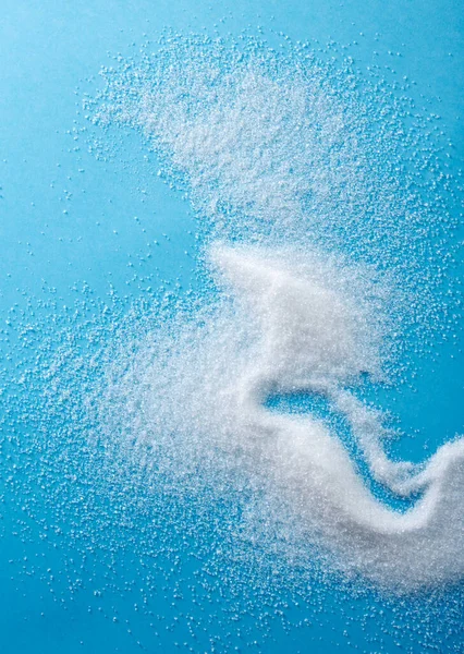 蓝色背景下不同形状的糖分 — 图库照片