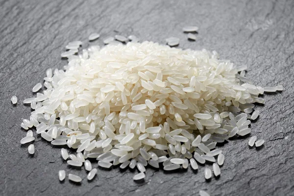 Closeup Arroz Fundo Pedra Preta — Fotografia de Stock