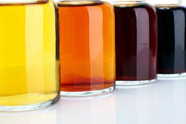 Laboratuvar cam kabı ve sıvısı.