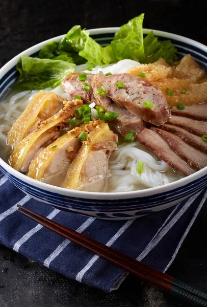 Chinesische Küche Huhn Gegrilltes Schweinefleisch Hühnerreis Nudeln — Stockfoto