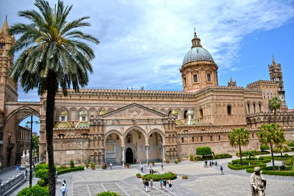 Maestosa Cattedrale di Palermo — стокове фото