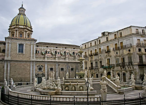 Piazza Pretoria, o della vergogna, di Palerme — Photo