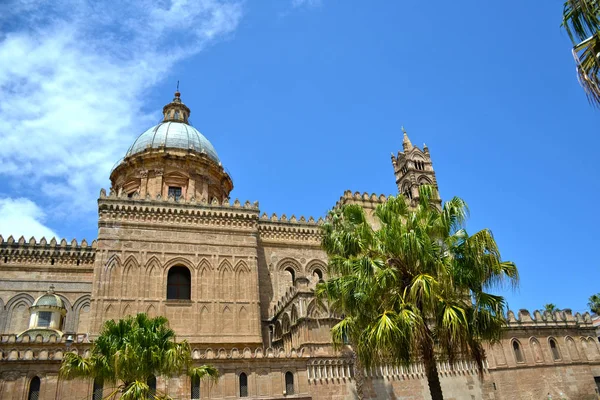 Maestosa Cattedrale di Palermo — kuvapankkivalokuva
