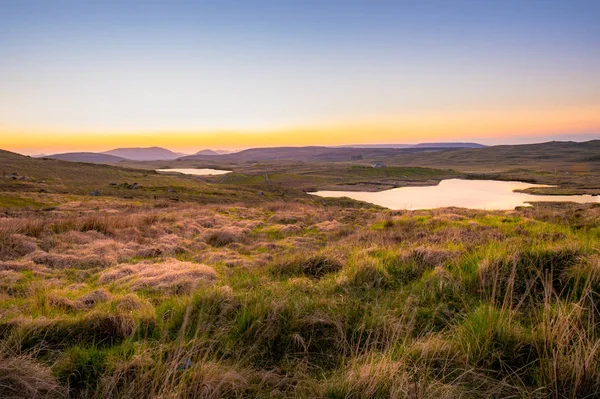 Oughterard, co Galway yakınındaki dağlar
