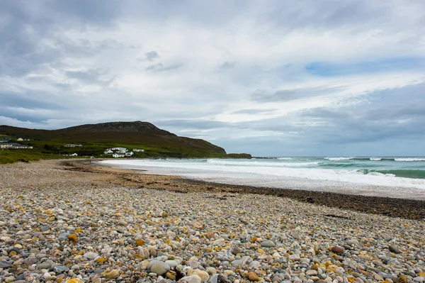 Pollan Bay beach, Donegal, köpüklü dalgalar