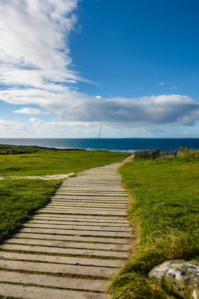 Camino hacia la playa en Fanore, Co. Clare . — Foto de Stock