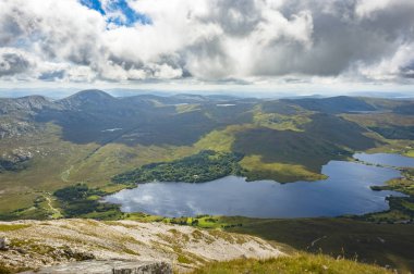 Mount Errigal, co Donegal üstten görüntülemek