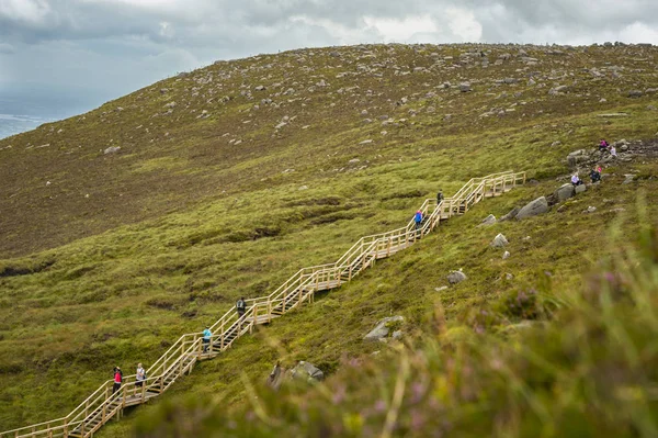 Cuilcagh 山で天国への階段上の歩行者 — ストック写真