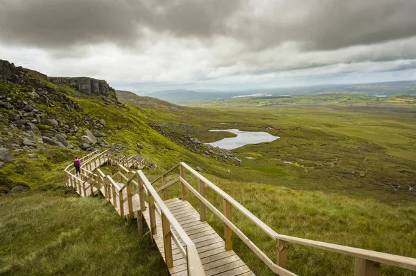 Vue de l'escalier vers le ciel à la montagne Cuilcagh — Photo